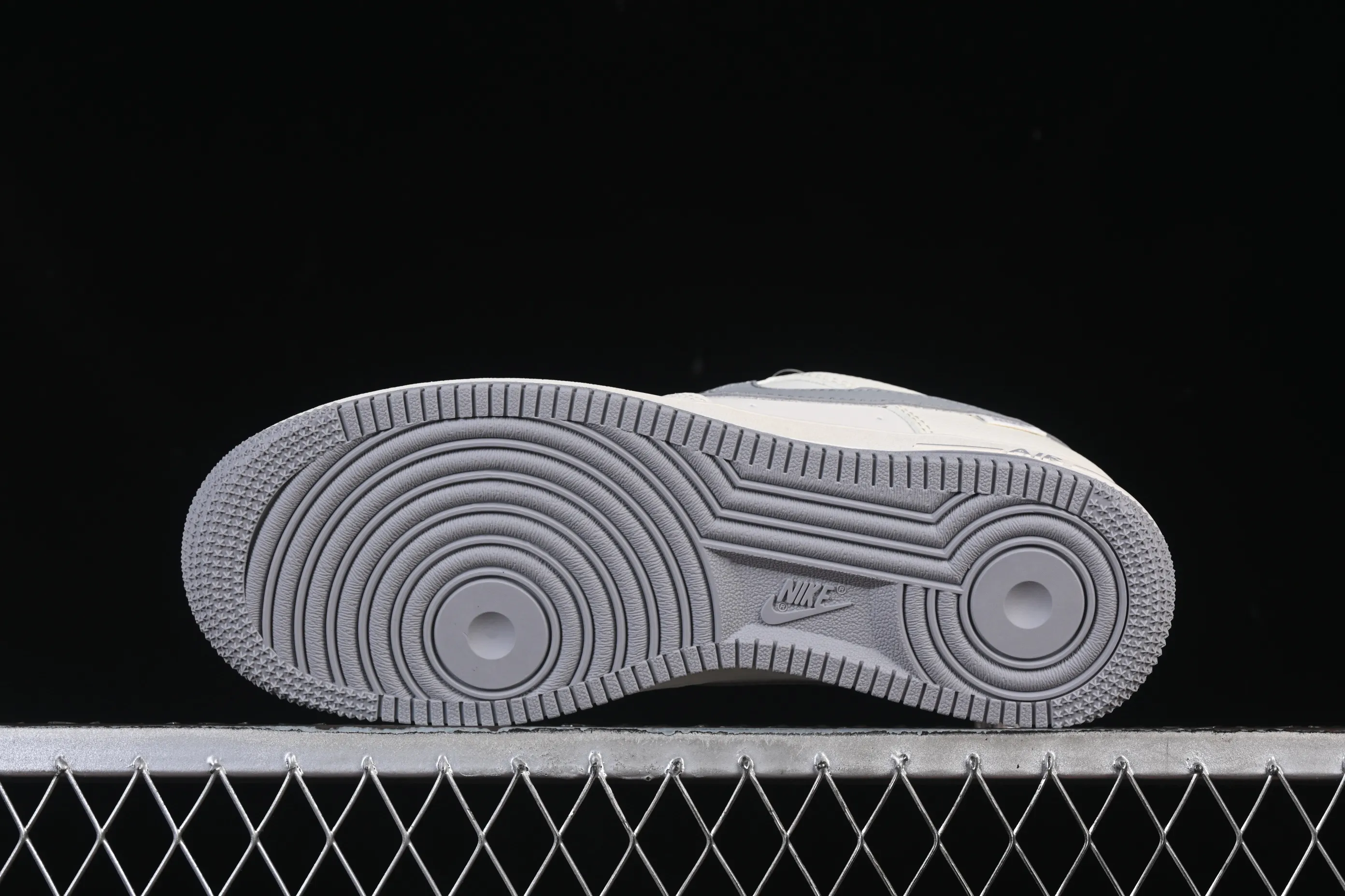 All categories Nk Air Force 1 Air Force series Nk Air Force 1 Low Air Force low-top Nike Air Force 1'07 Low Nike tree pattern classic gray Air Force 1 low-top casual sneakers SM6668-106